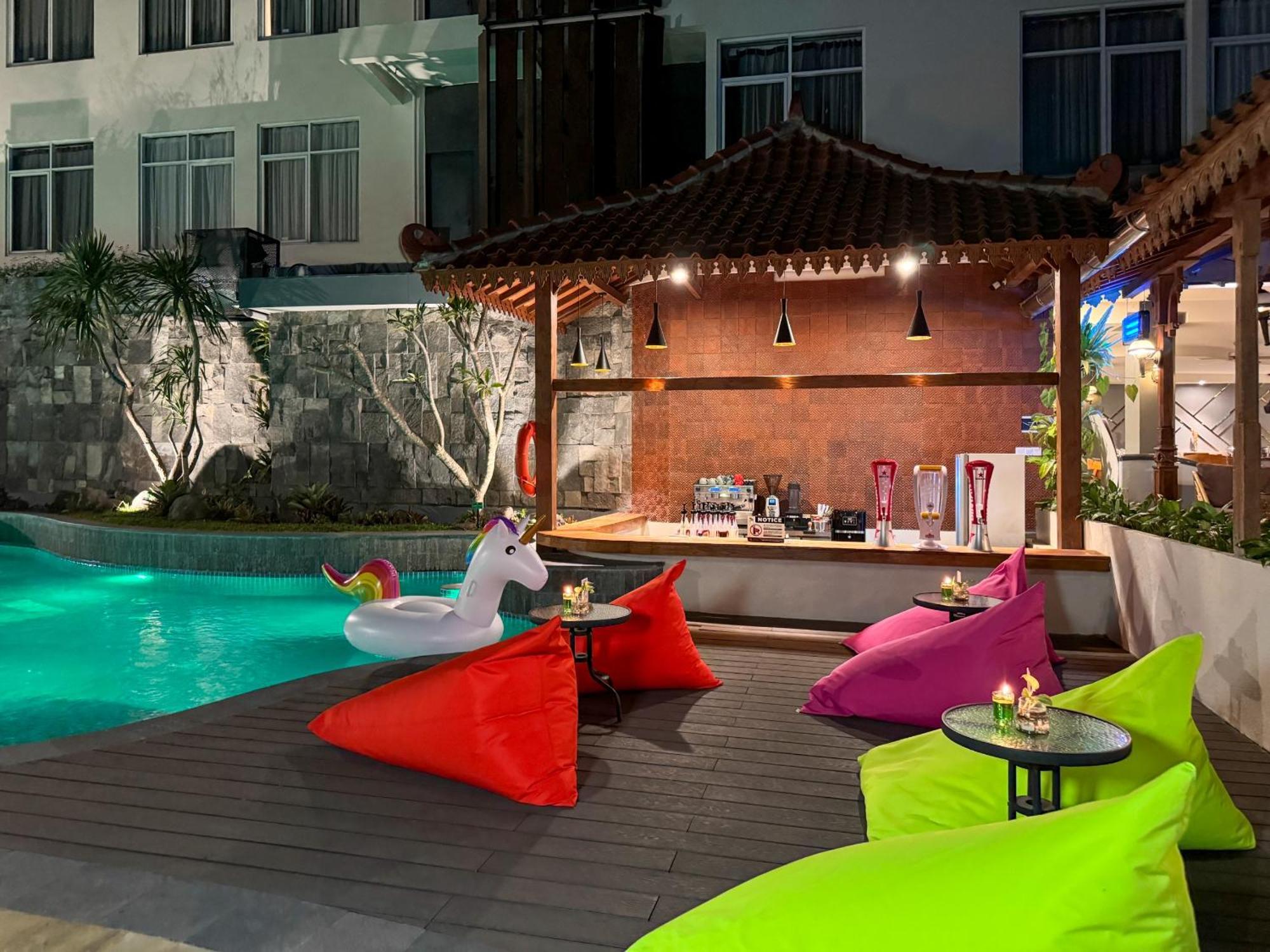 Aveon Yogyakarta 4*